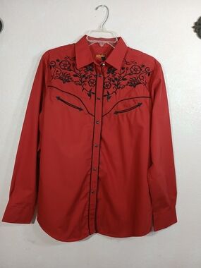 Rodeo Clothing Co.  Woman's Red Snap Button Embroidered Western Shirt  NWOT (L)